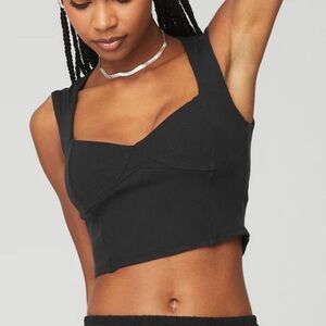 Alo Yoga Built in Pads sweetheart neck ribbed size large Black Cropped Tank Top